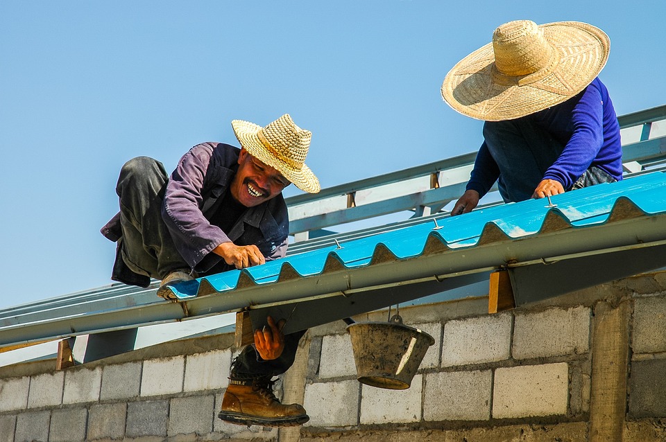 roofers at work